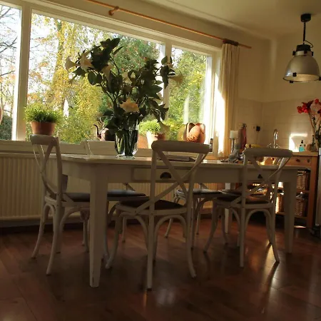 Atmospheric Well Kept Country House Near